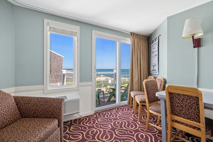 The Corsair & Cross Rip Oceanfront Resort