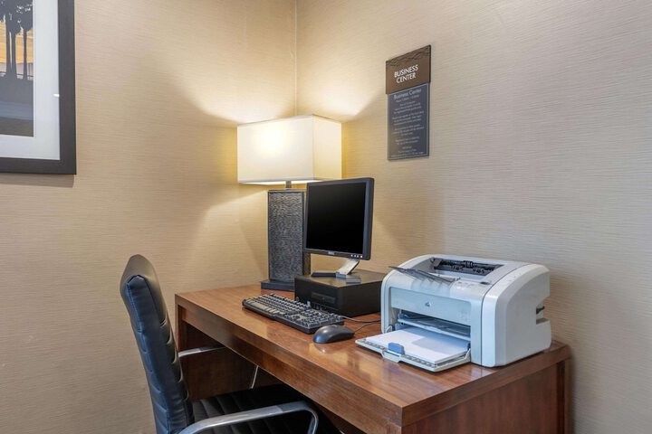 Business Center 136 of 136