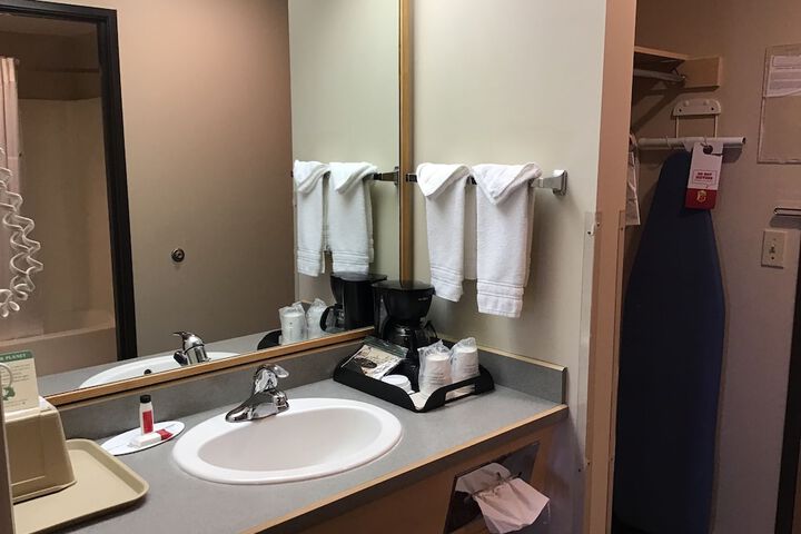 Room 12 of 25