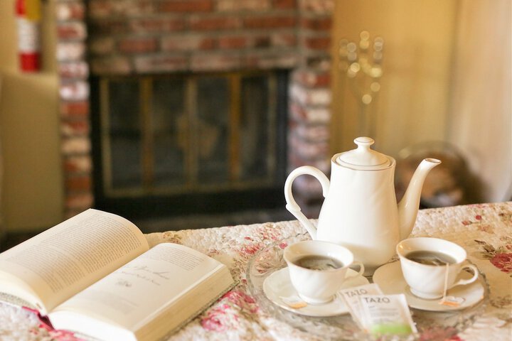 Gold Mountain Manor Bed and Breakfast