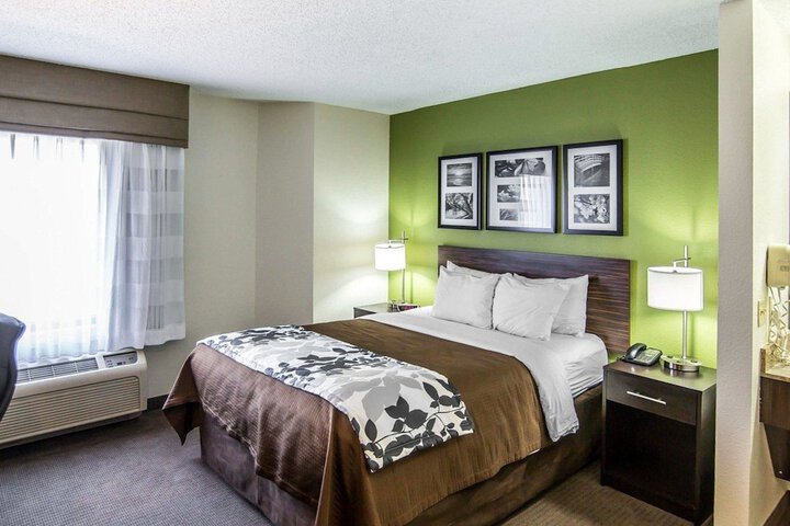 Room 14 of 33