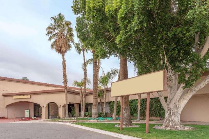 Ramada by Wyndham Holtville Golf Resort / El Centro