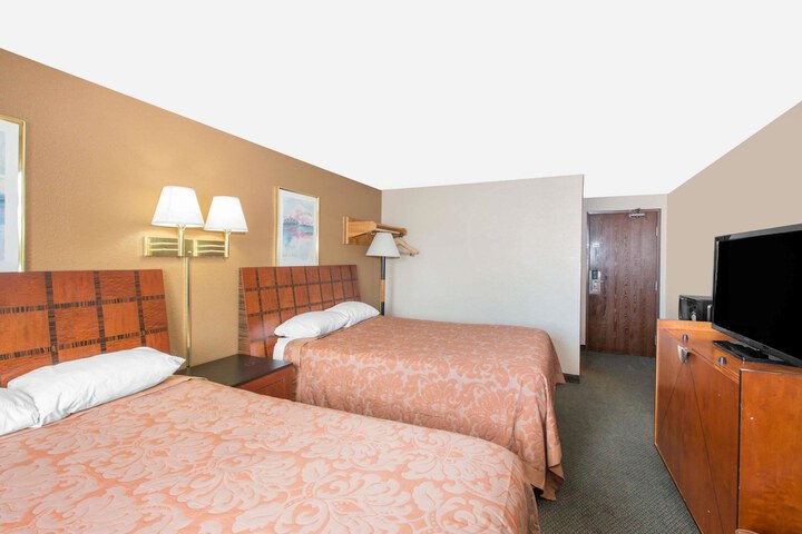 Room 12 of 16
