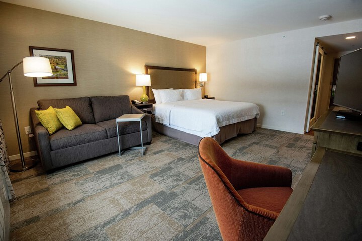 Hampton Inn and Suites Manchester