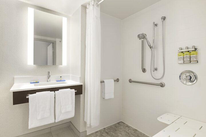 Room 16 of 37