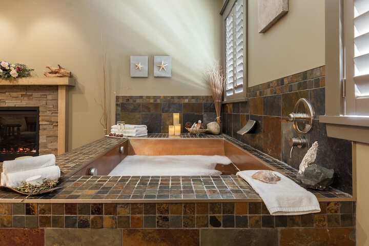 Tigh-Na-Mara Seaside Spa Resort