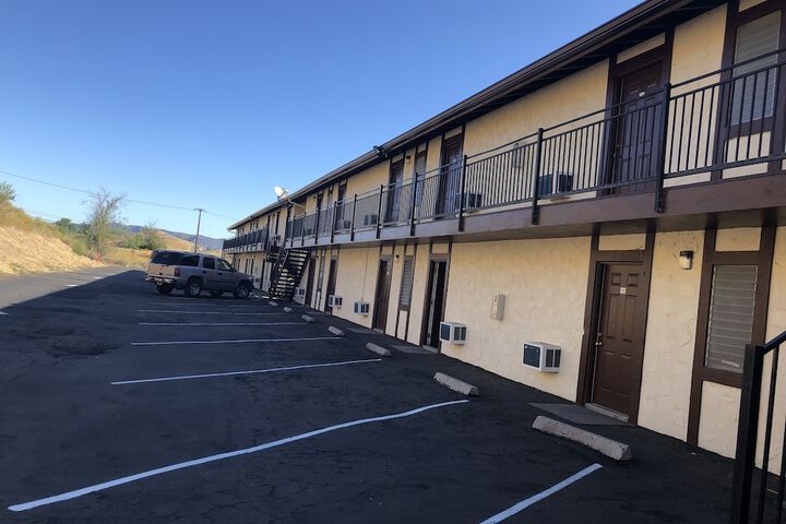 Golden Hills Motel