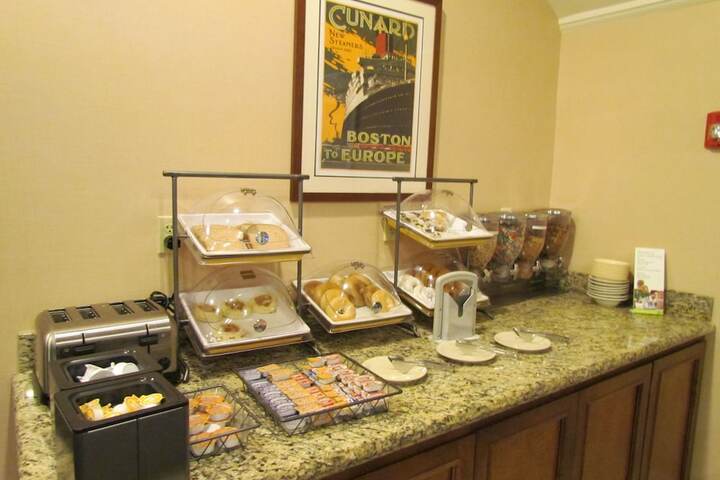Breakfast/Coffee Service 34 of 40