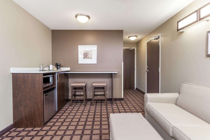 Room 32 of 84