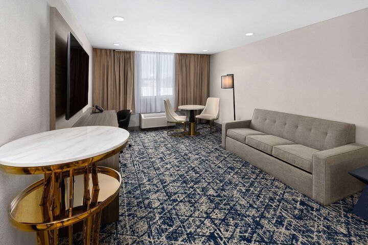 Room 15 of 40