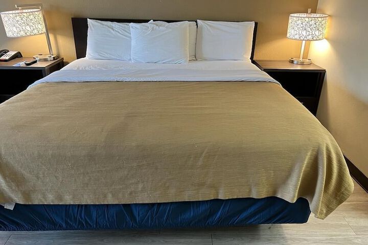 Room 16 of 28