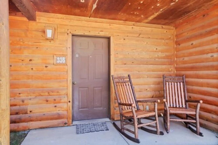 Headwaters Lodge & Cabins at Flagg Ranch