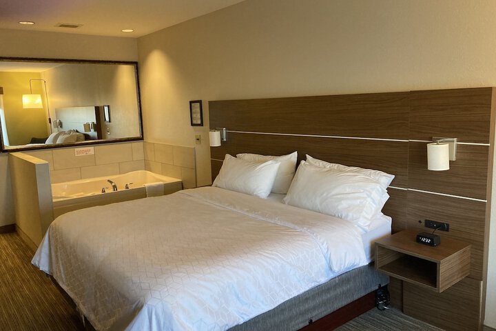 Room 10 of 25