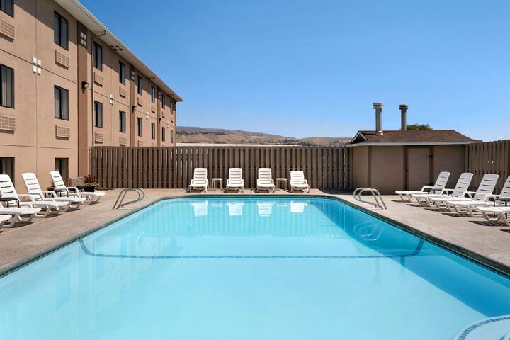 Pool 4 of 44