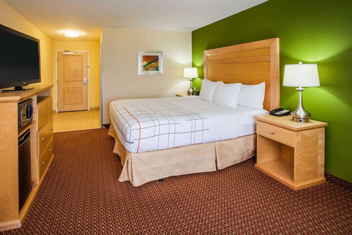 Room 33 of 54