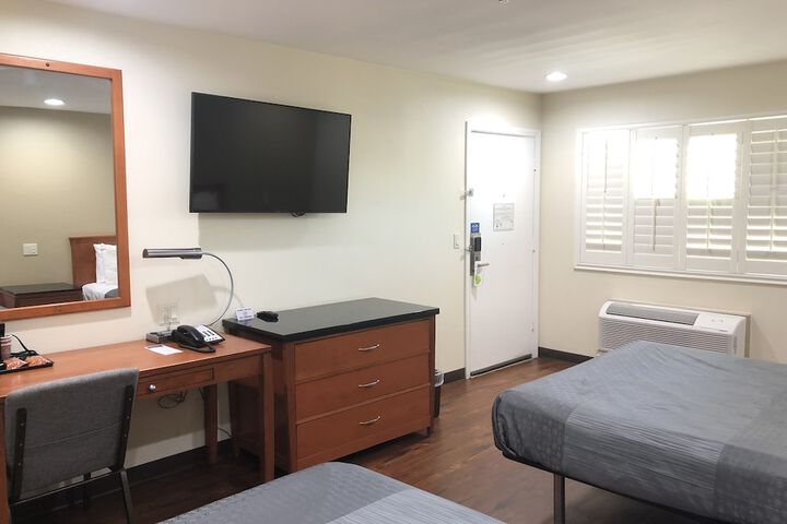 Room 19 of 38