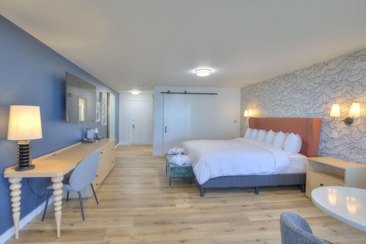 Room 28 of 67