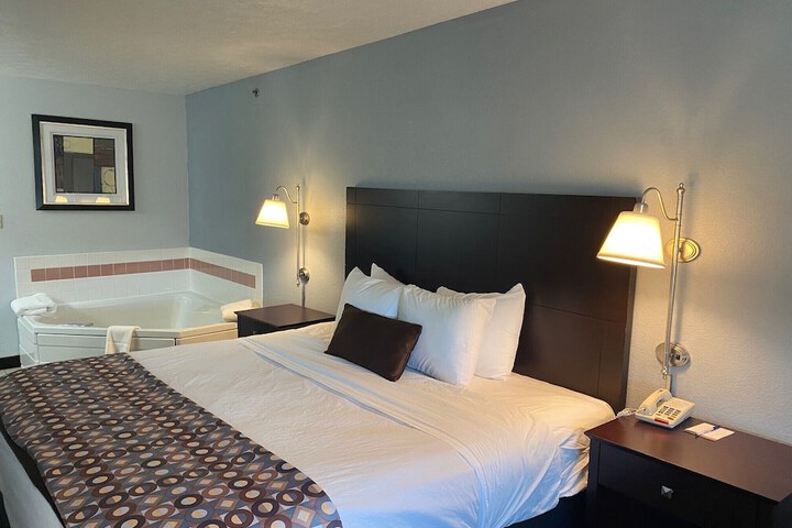 Baymont by Wyndham Danville IL