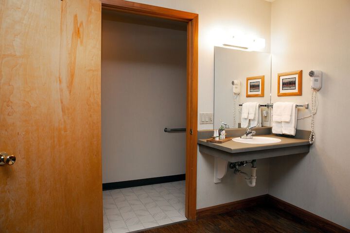 Room 17 of 28