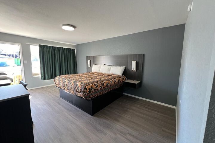 Room 16 of 32