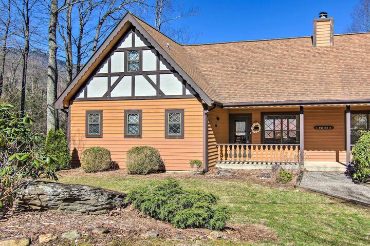 Furnished Deck + Mtn Views: Burnsville Cabin!