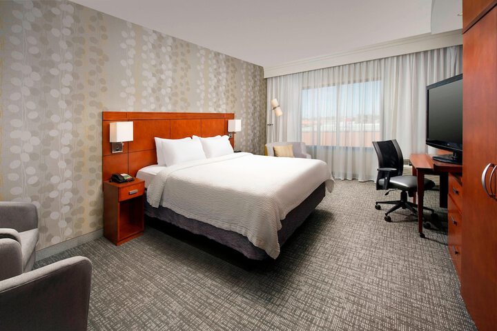 Room 12 of 28