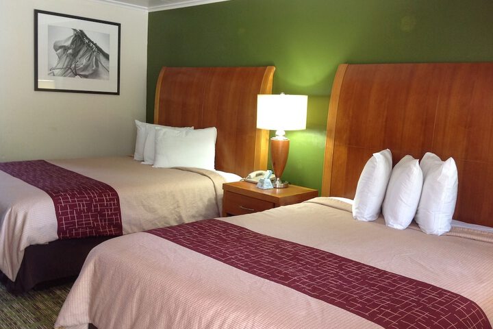 Pilgrim Inn & Cottages