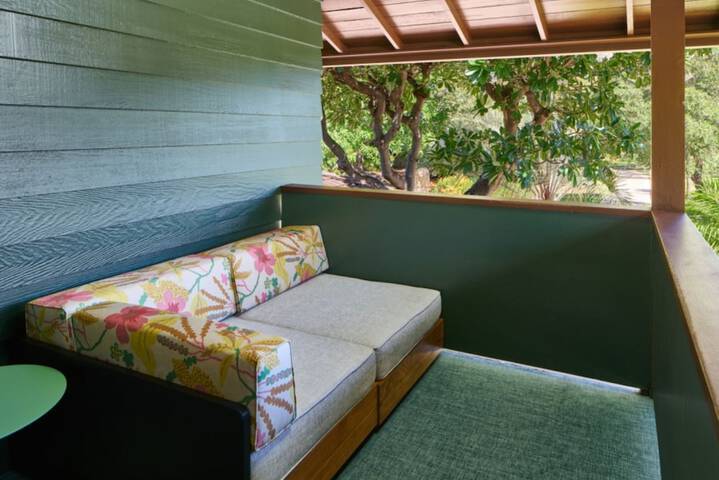 Royal Lahaina Resort & Bungalows