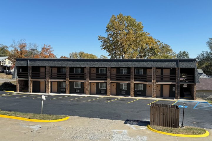 Westbridge Inn & Suites