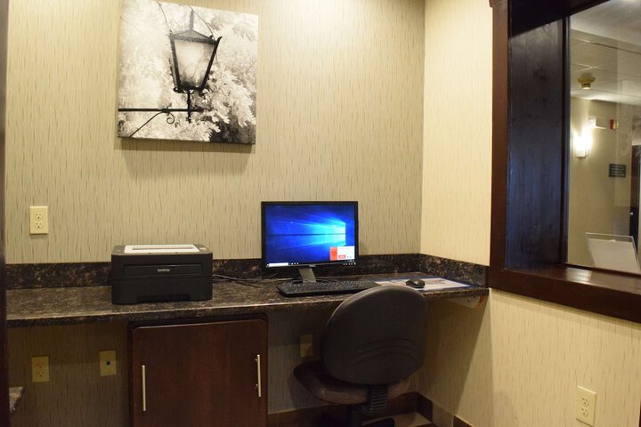 Business Center 23 of 23