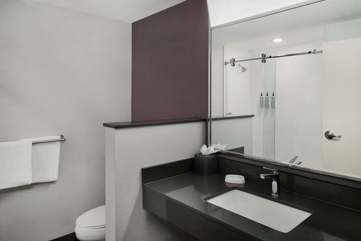 Courtyard by Marriott Kansas City Shawnee