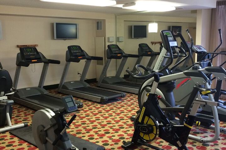 SAWGRASS GRAND HOTEL AND SUITES SPORTS C