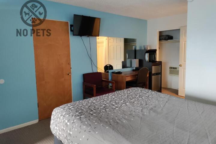 Eight Bar B Motel