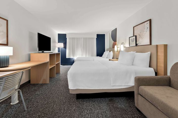 Spark by Hilton Tupelo