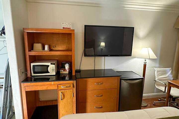 Room 26 of 65