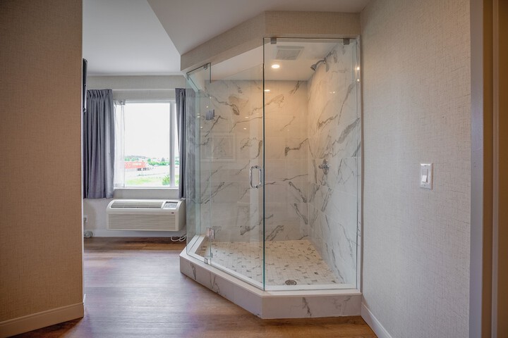Monte Carlo Inn Oakville Suites