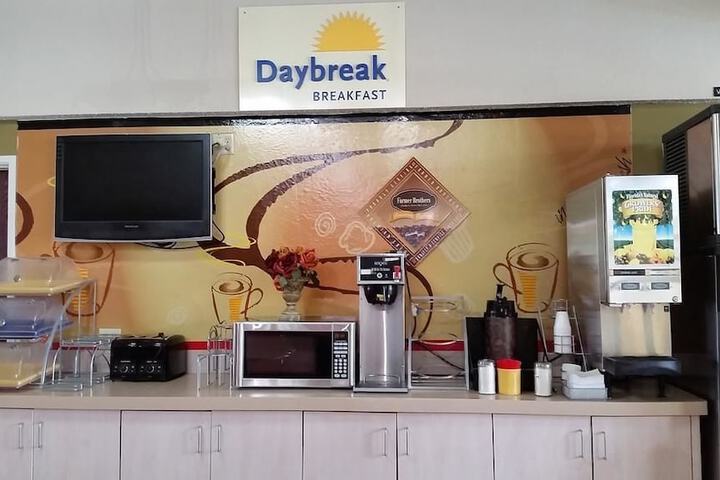 Breakfast/Coffee Service 27 of 33