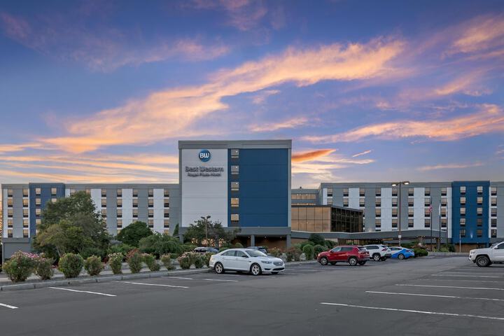 Best Western Royal Plaza Hotel & Trade Center