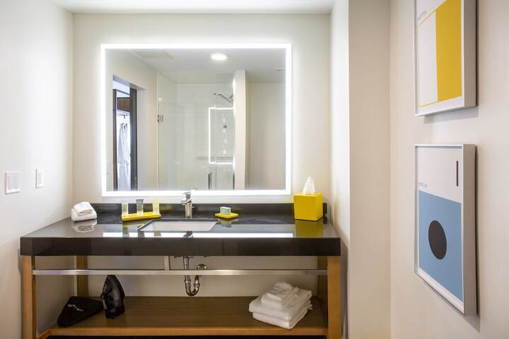 Hotel Indigo Everett - Waterfront Place by IHG
