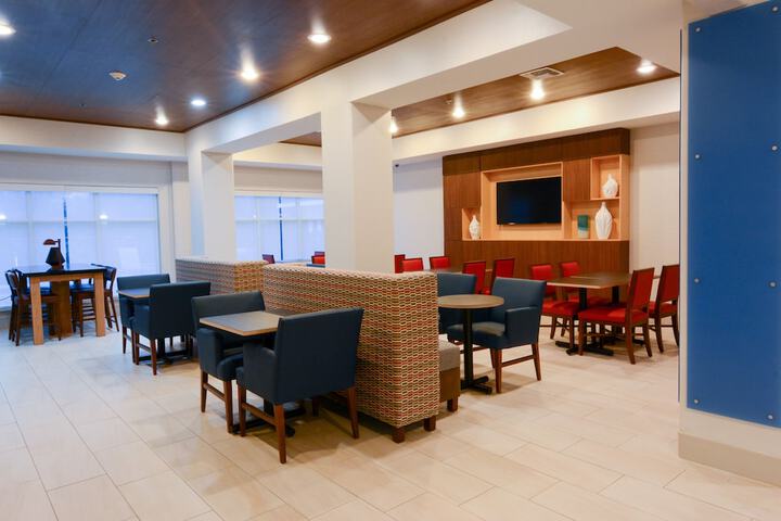 Holiday Inn Express & Suites New Boston by IHG