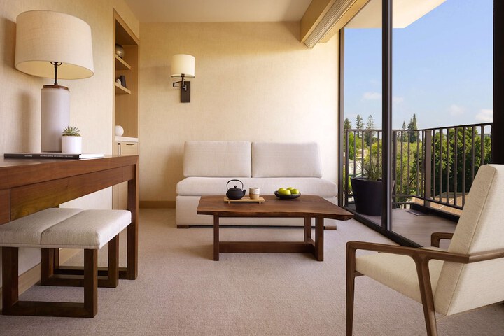 Room 27 of 64