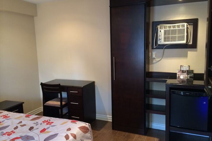 Room 10 of 83