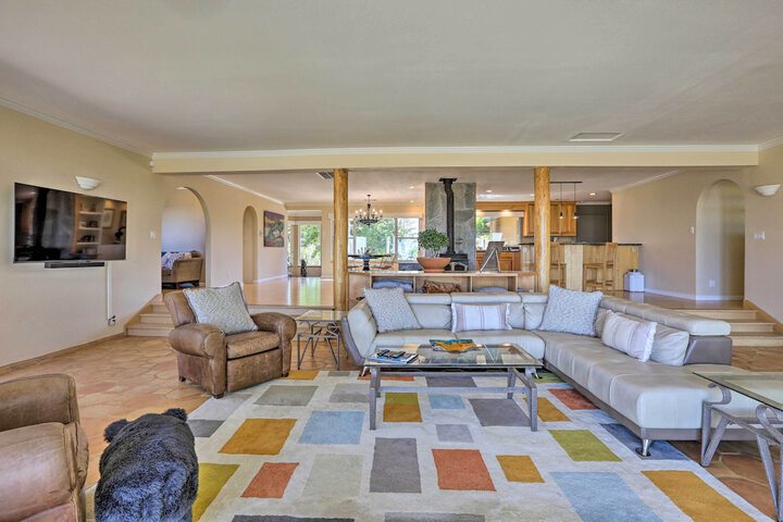 Luxe Auburn Hideaway w / Tennis Court & Views!