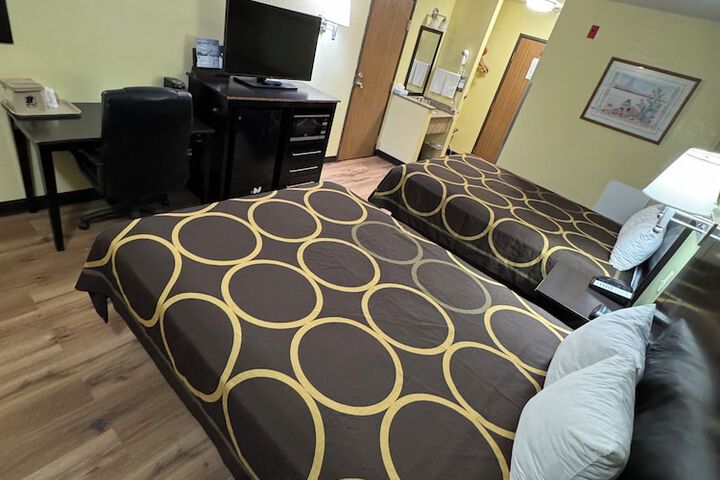 Room 10 of 18