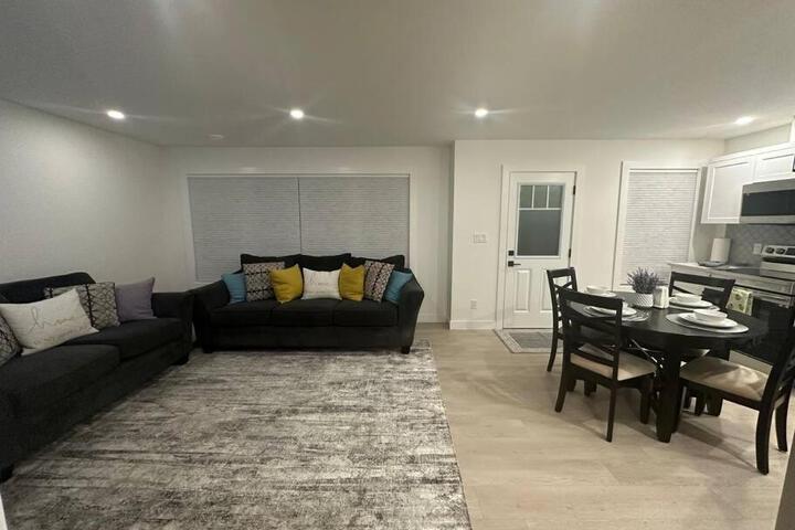 The Royal Bay Escape: Cozy 2 bedrooms garden suite