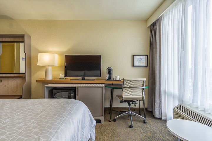 Room 14 of 37