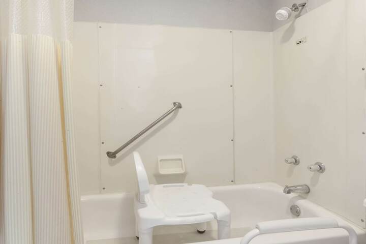 Room 6 of 14