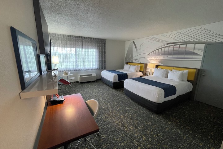Room 2 of 8