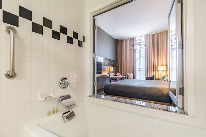 Room 43 of 90