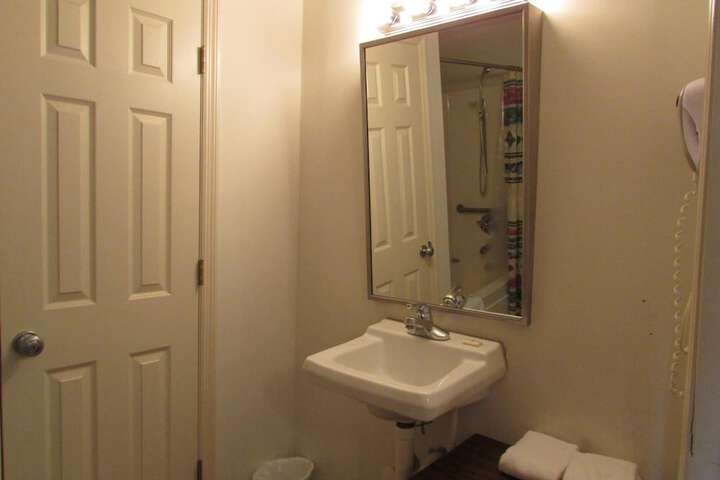 Douglas Inn & Suites